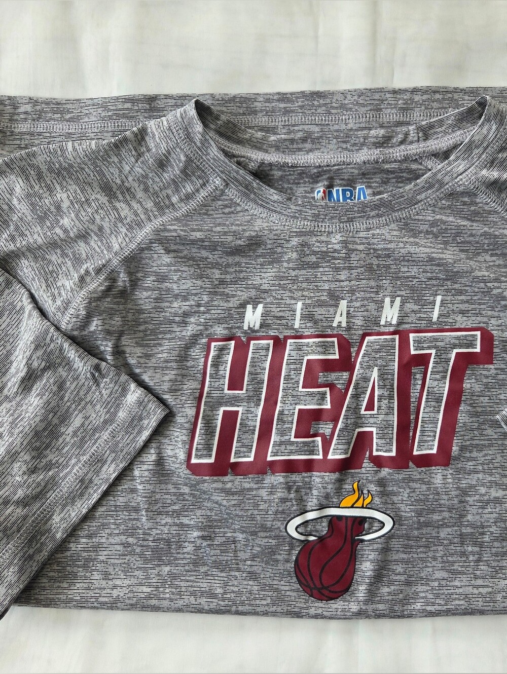 NBA Miami Heat Gray Long Sleeve‎ Tee with Team Logo Athletic